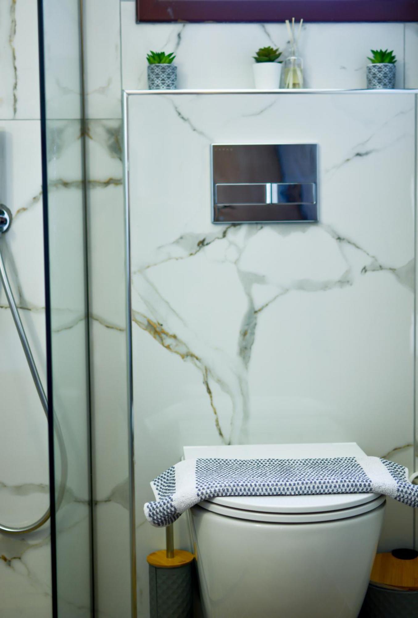 Aura Apartment *